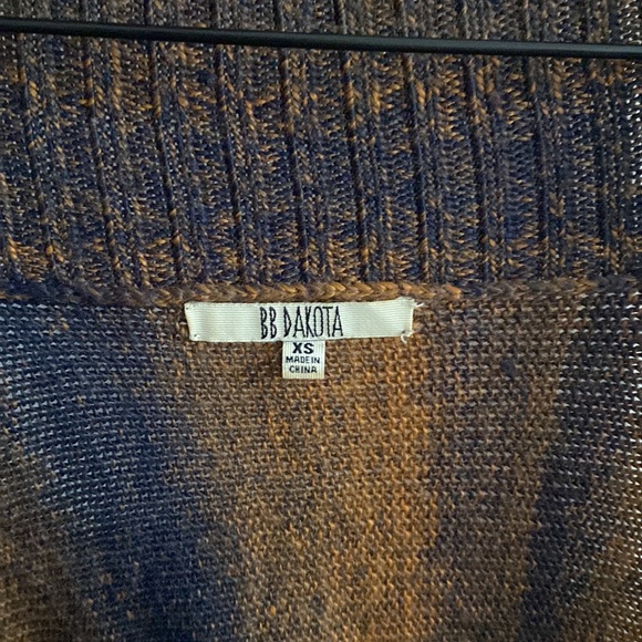 BB Dakota XS Cardigan - Picture 2 of 2